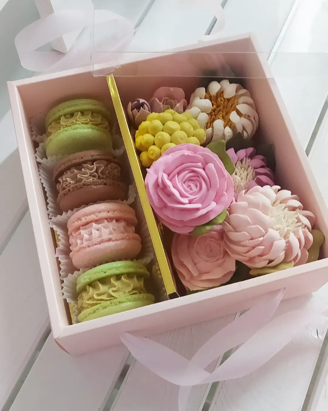Box prezentowy (mix) 20x20 cm
