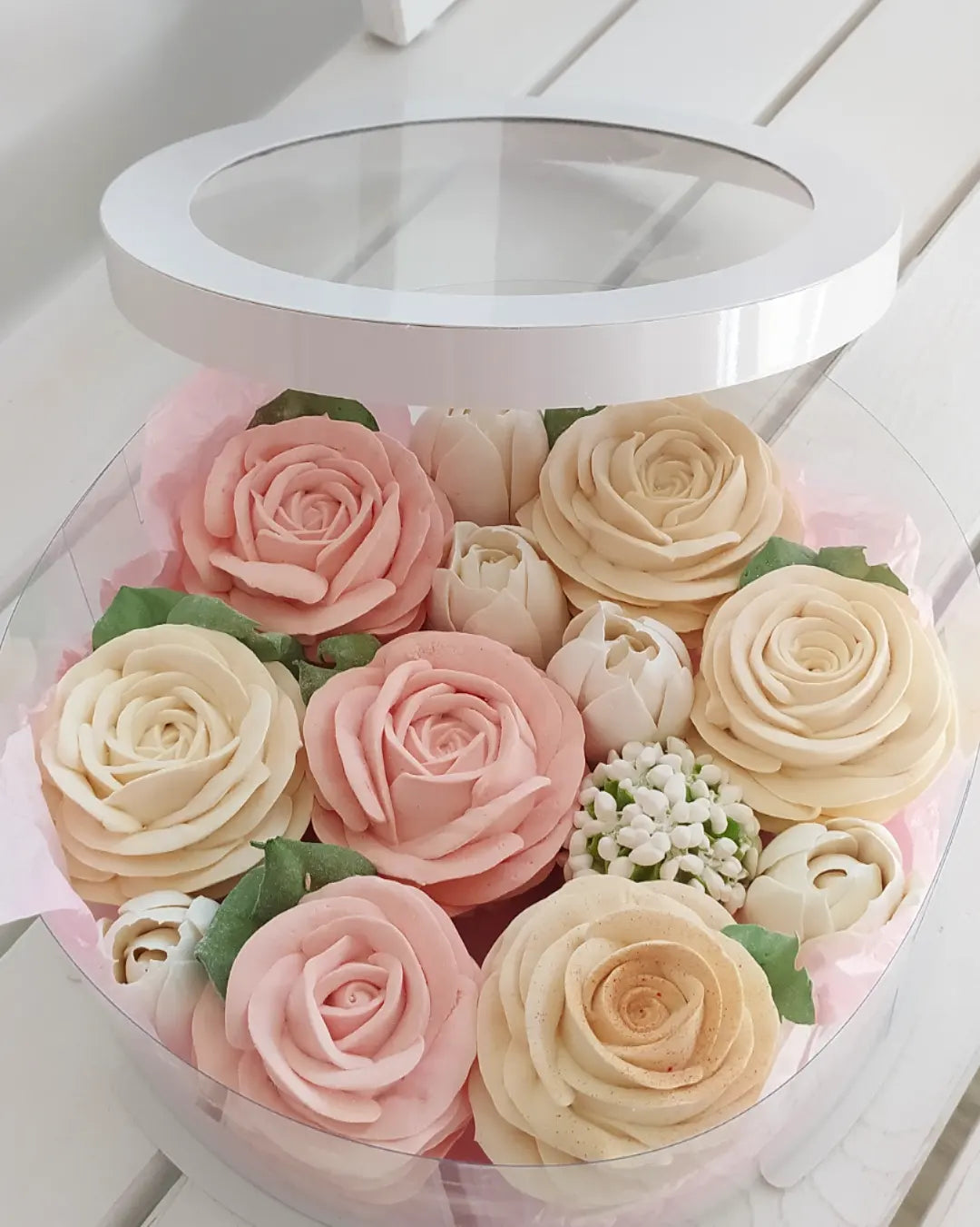 Box okrągły (mix) 20cm