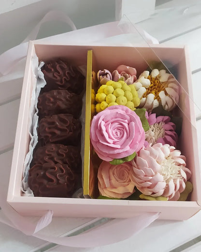 Box prezentowy (mix) 20x20 cm